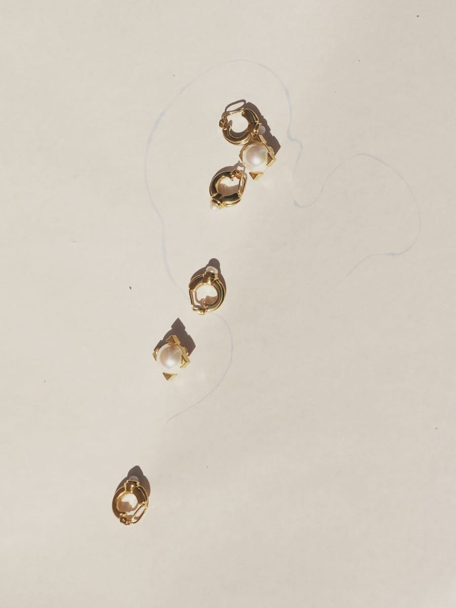 SQUARED PEARL EARCLIP